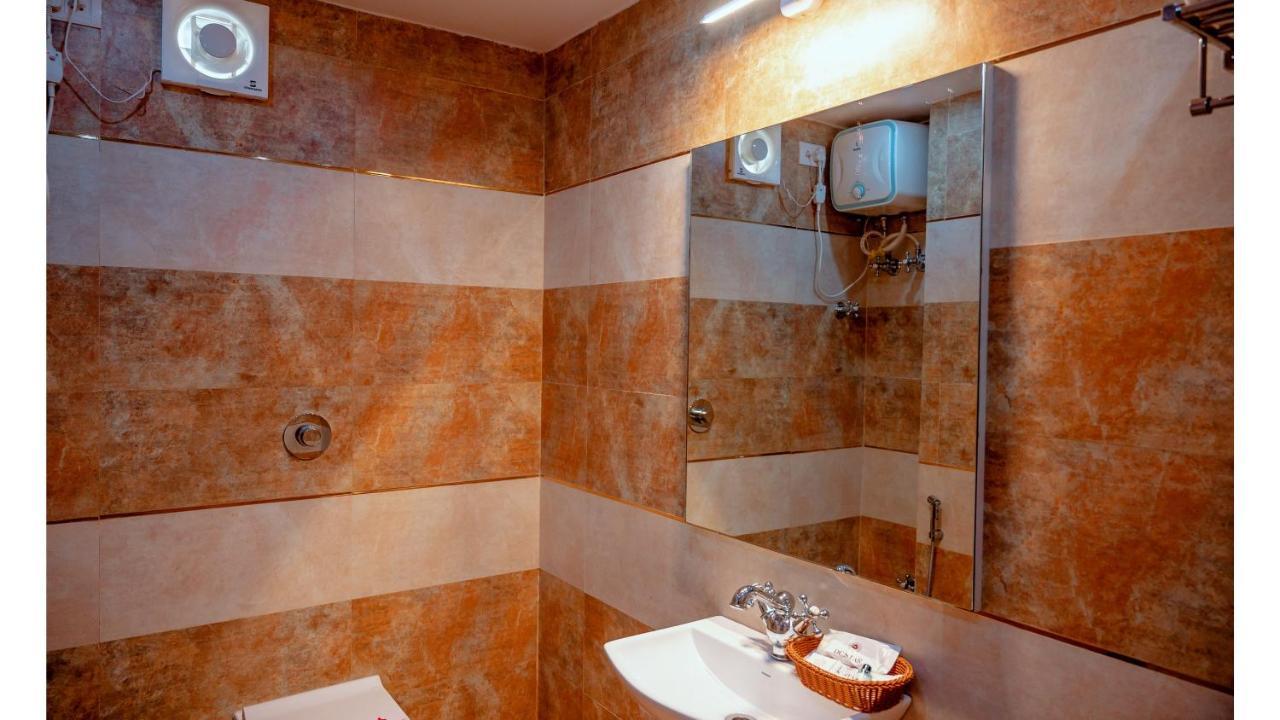 Hotel Dc Star Tarapith Esterno foto